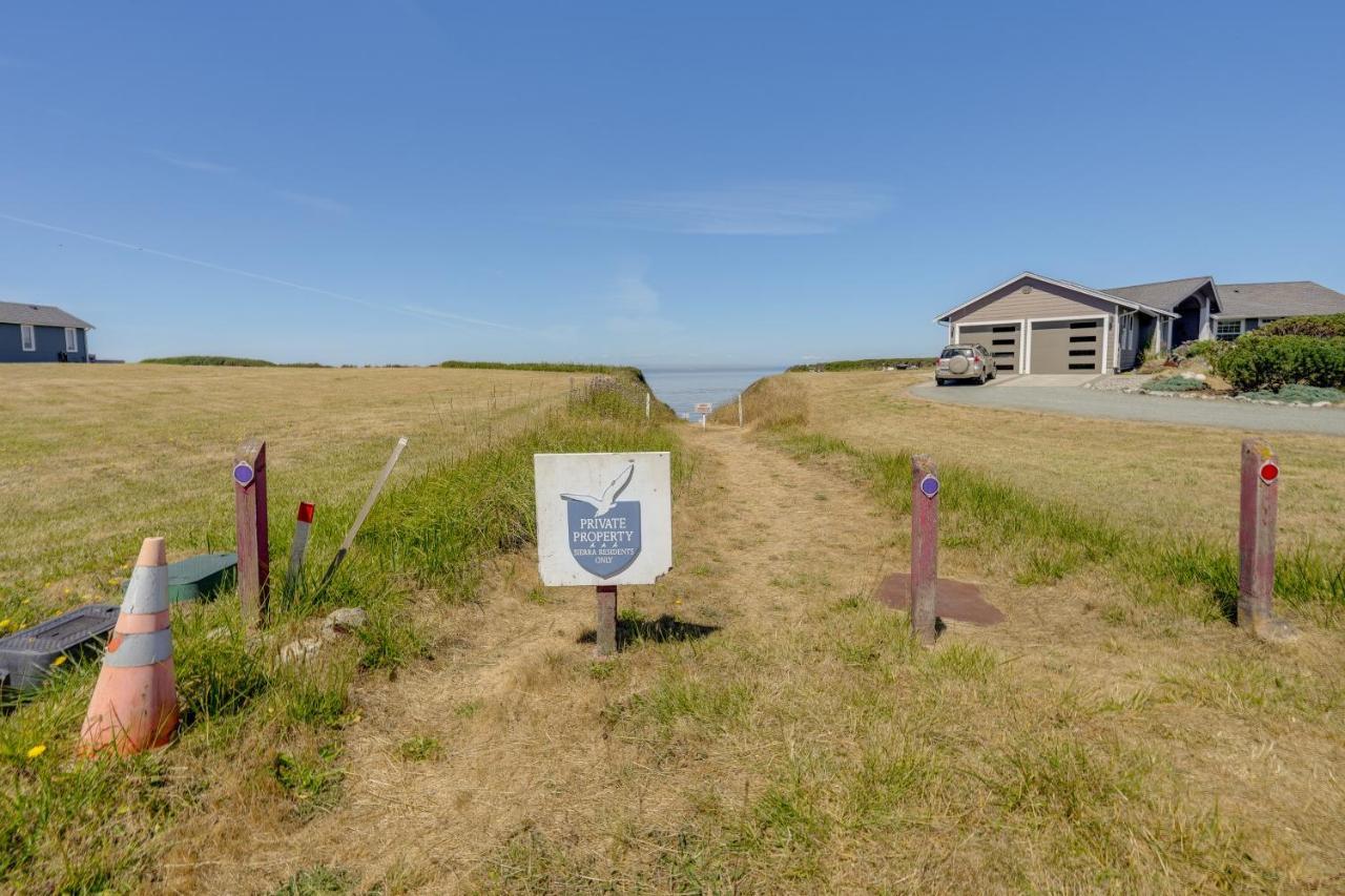 Stunning Home In Coupeville With Deck And Beach Access Exterior photo