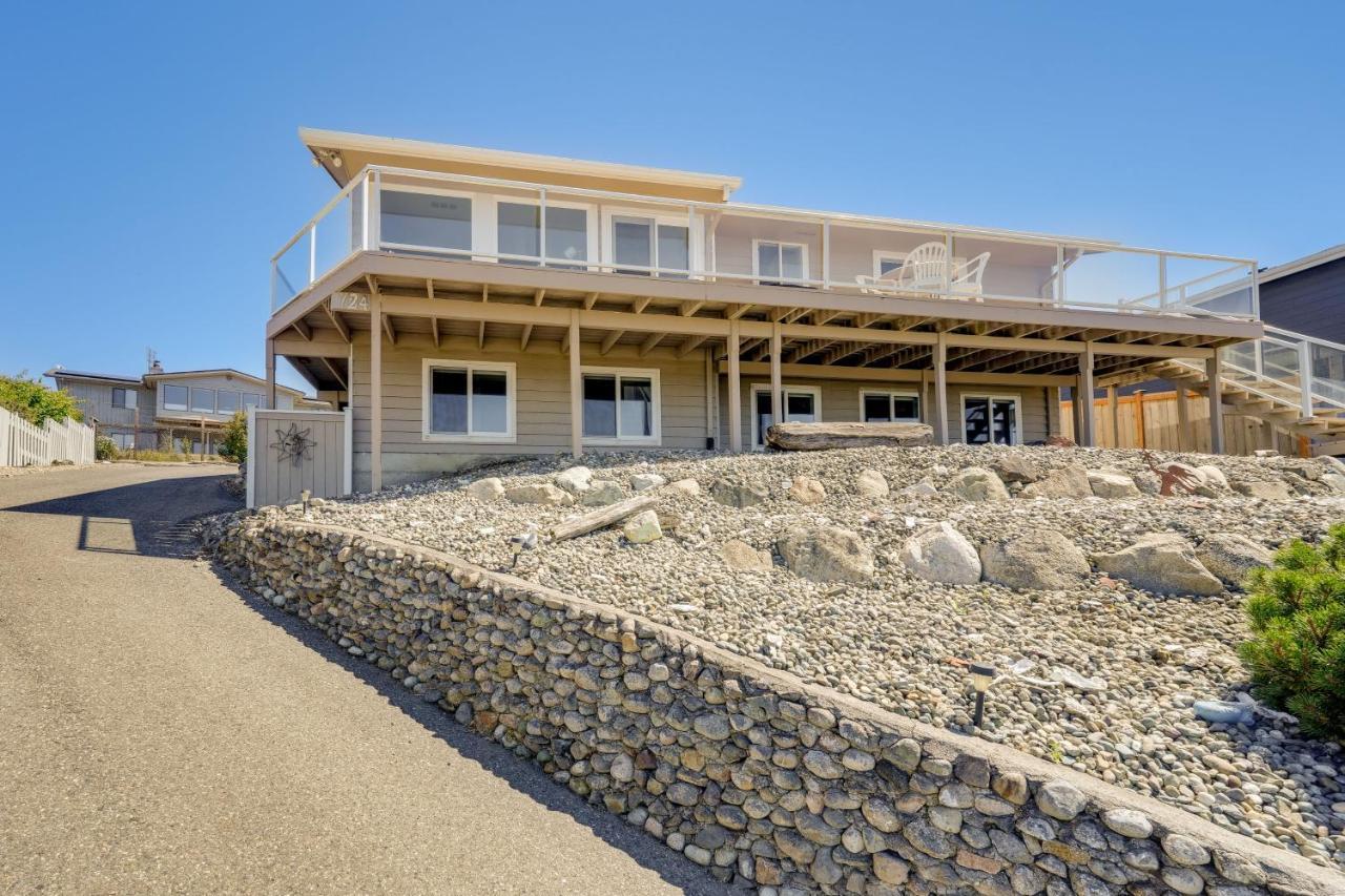 Stunning Home In Coupeville With Deck And Beach Access Exterior photo
