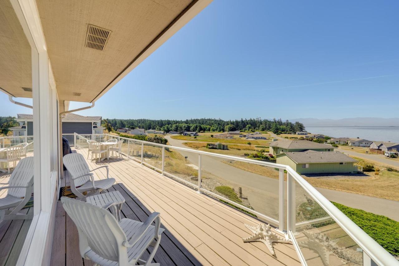 Stunning Home In Coupeville With Deck And Beach Access Exterior photo