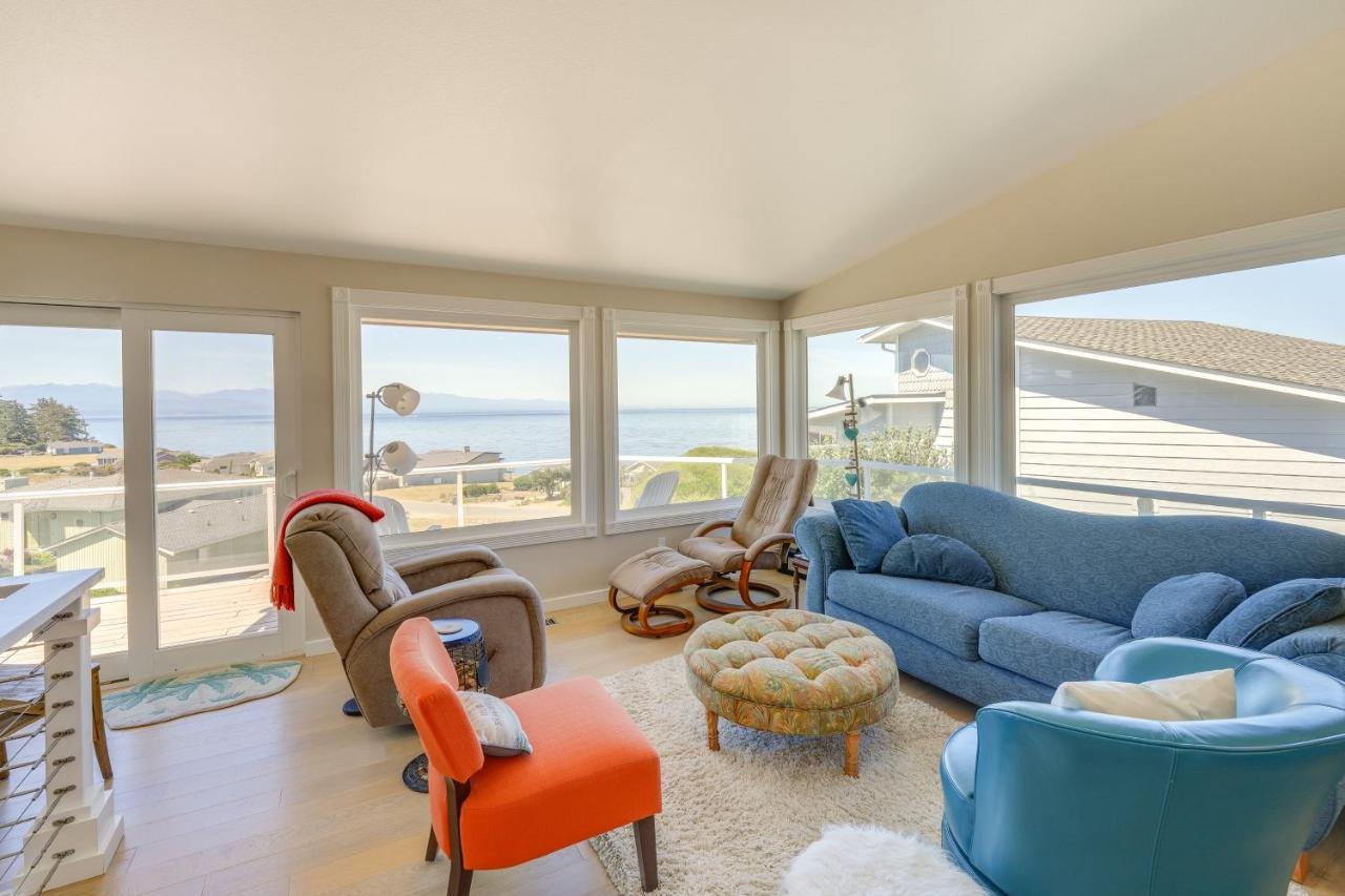 Stunning Home In Coupeville With Deck And Beach Access Exterior photo
